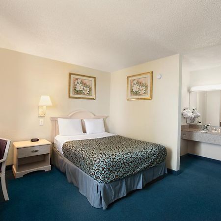 Ferry Pass Days Inn Pensacola North מראה חיצוני תמונה