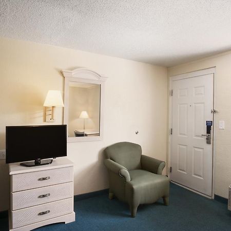 Ferry Pass Days Inn Pensacola North מראה חיצוני תמונה