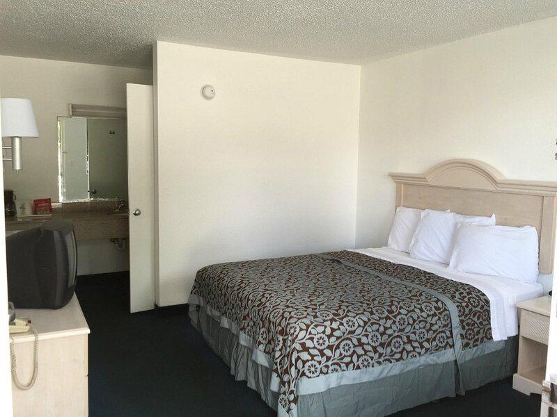 Ferry Pass Days Inn Pensacola North מראה חיצוני תמונה