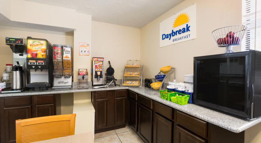 Ferry Pass Days Inn Pensacola North מראה חיצוני תמונה