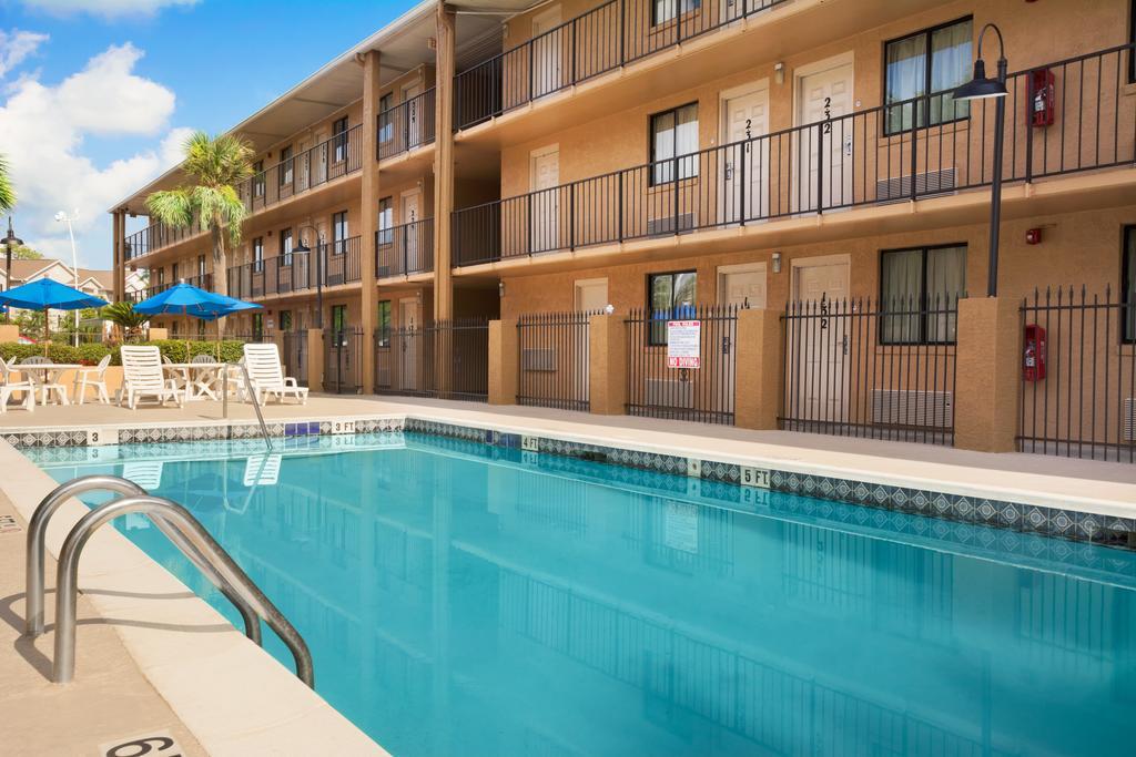 Ferry Pass Days Inn Pensacola North מראה חיצוני תמונה