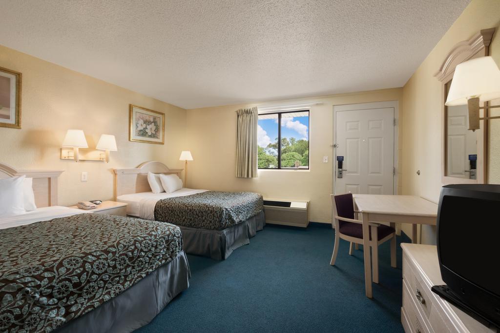 Ferry Pass Days Inn Pensacola North מראה חיצוני תמונה