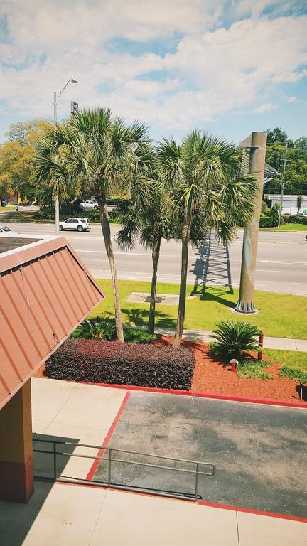 Ferry Pass Days Inn Pensacola North מראה חיצוני תמונה