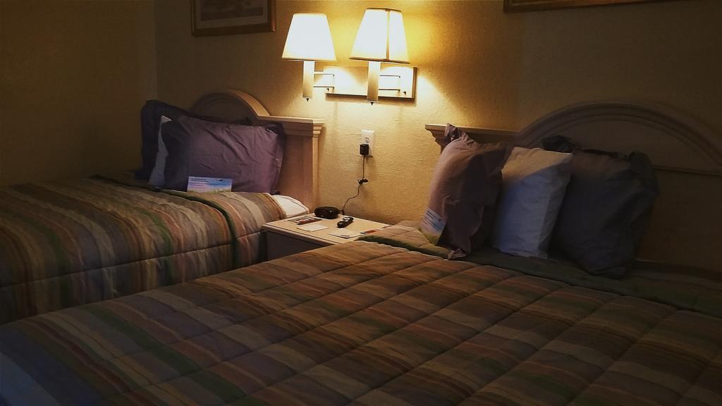 Ferry Pass Days Inn Pensacola North מראה חיצוני תמונה