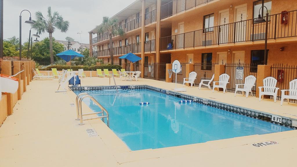 Ferry Pass Days Inn Pensacola North מראה חיצוני תמונה